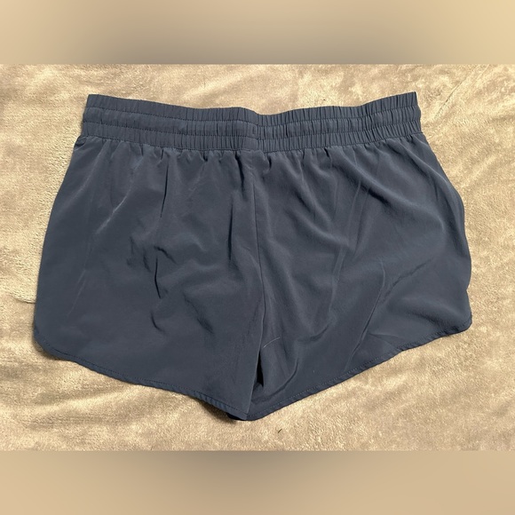 Women’s Gym shirts-size XL - Picture 4 of 4